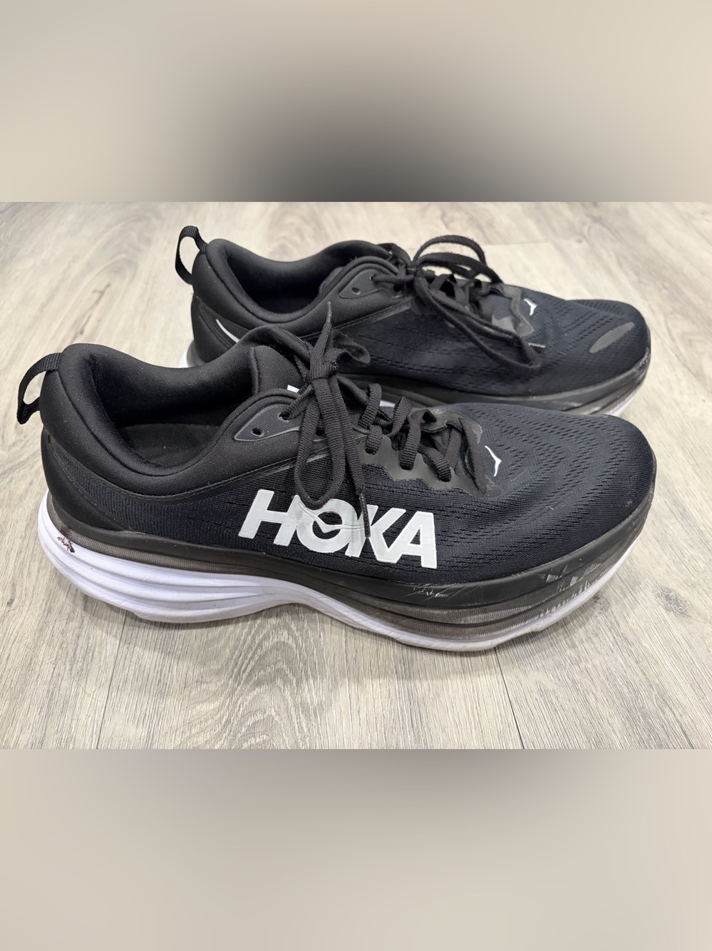 HOKA Bondi 8 men’s Black & White